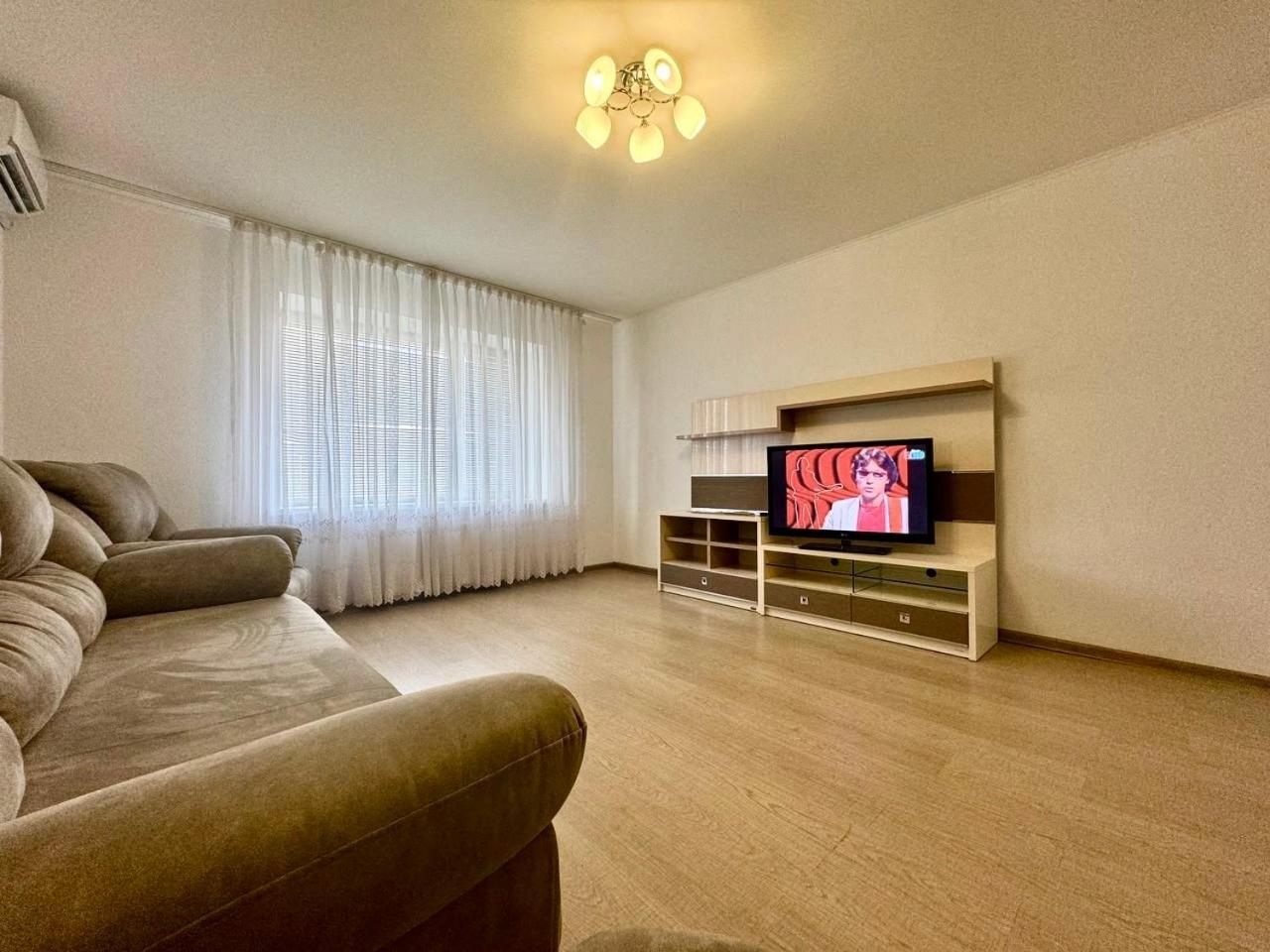 Apartpoltava: Stylish White Apartments with Dual Rooms Exterior photo