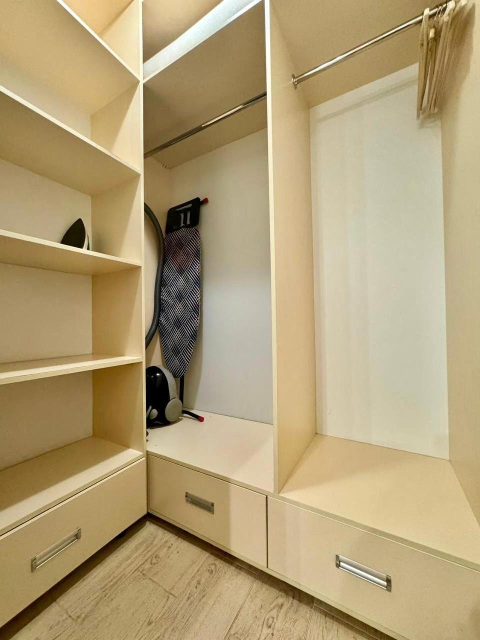 Apartpoltava: Stylish White Apartments with Dual Rooms Exterior photo
